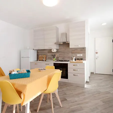 La Nuova Casetta Di Apartment *
